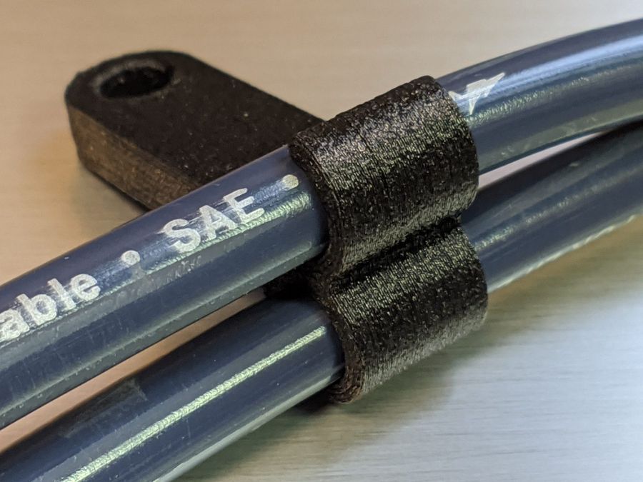 Squeeg’s nylon line separator holding a pair of plug wires